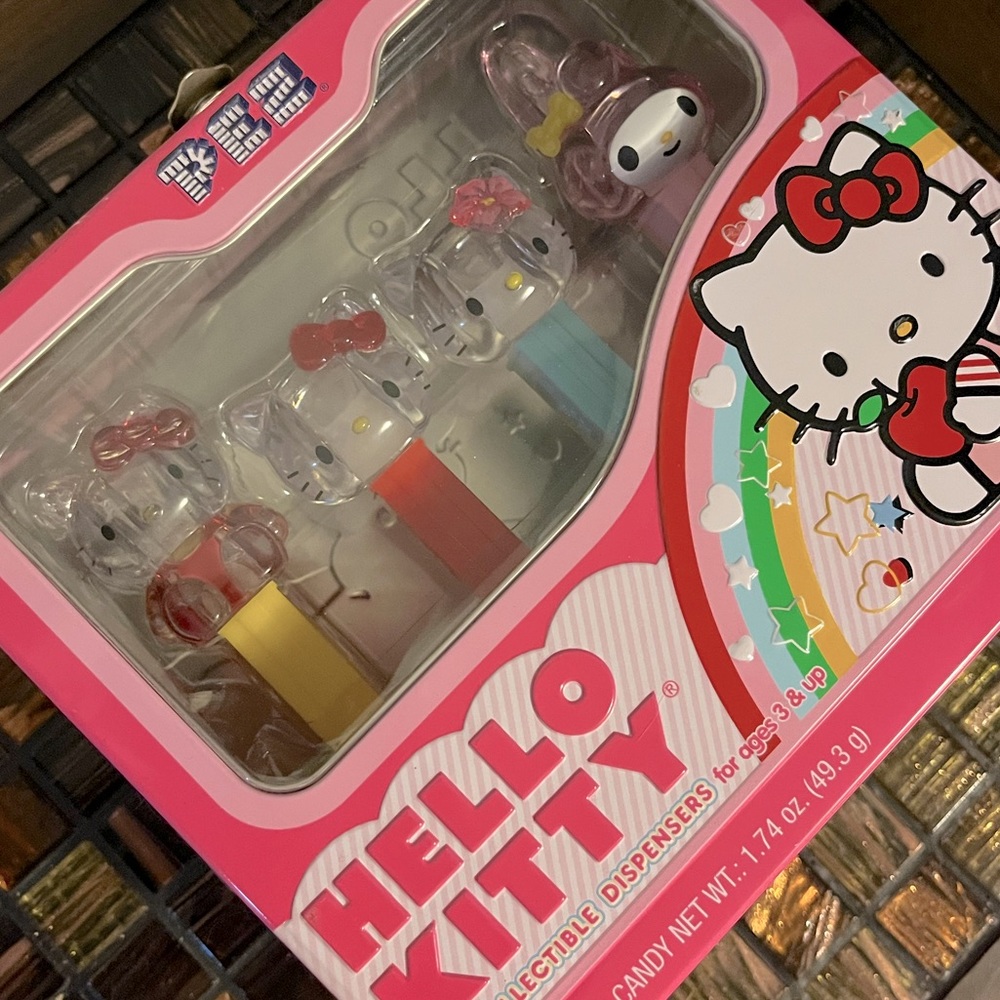 2011 Hello Kitty Pez Dispenser Set - Picture 2 of 5